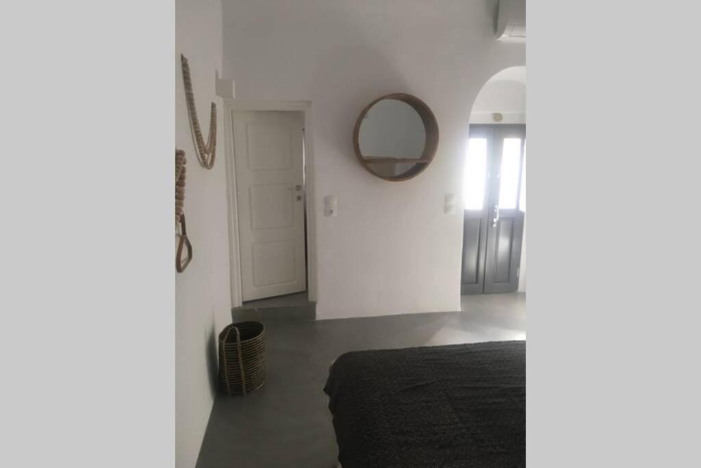Santorini Folia Cave house, 4 pers, view, jacuzzi Villa Pýrgos Buitenkant foto