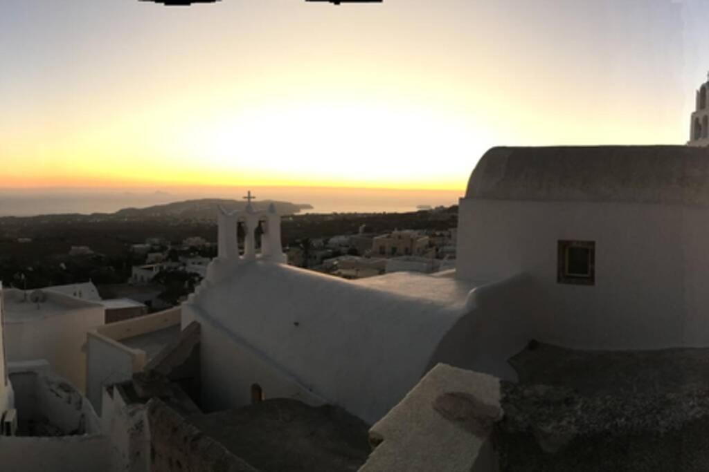 Santorini Folia Cave house, 4 pers, view, jacuzzi Villa Pýrgos Buitenkant foto