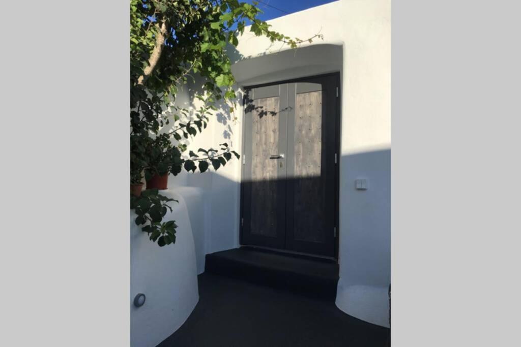 Santorini Folia Cave house, 4 pers, view, jacuzzi Villa Pýrgos Buitenkant foto