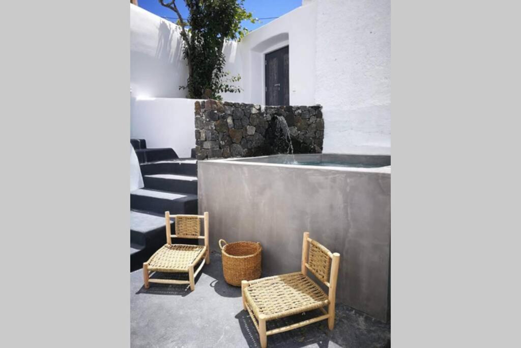 Santorini Folia Cave house, 4 pers, view, jacuzzi Villa Pýrgos Buitenkant foto