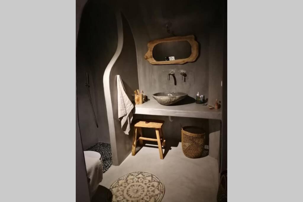 Santorini Folia Cave house, 4 pers, view, jacuzzi Villa Pýrgos Buitenkant foto